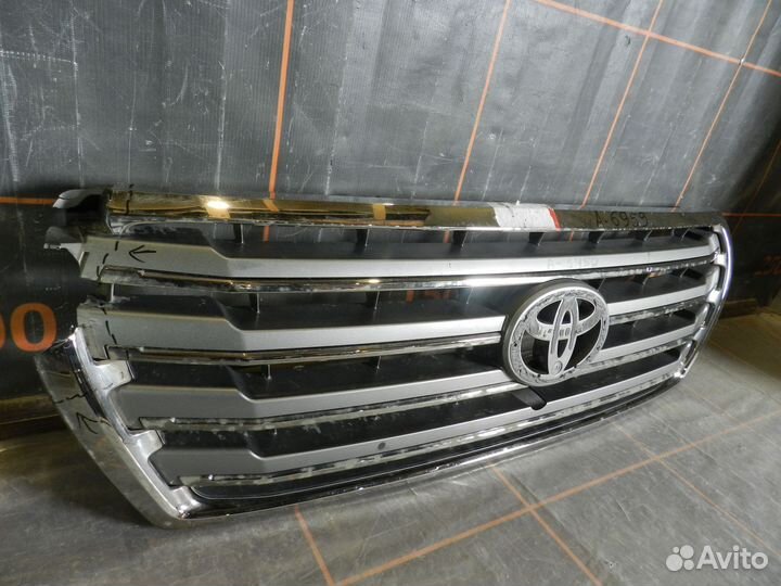 Решетка радиатора - Toyota Land Cruiser 200