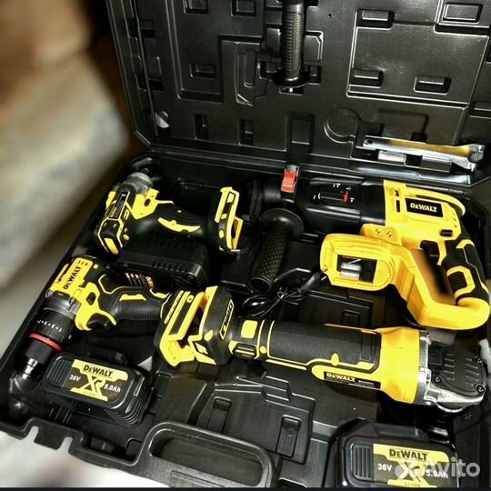 Набор Аккумуляторного Инструмента DeWalt 4 В 1