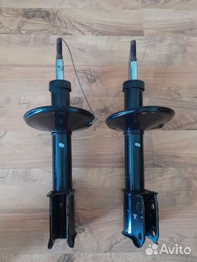 Амортизаторы передние Renault Sandero