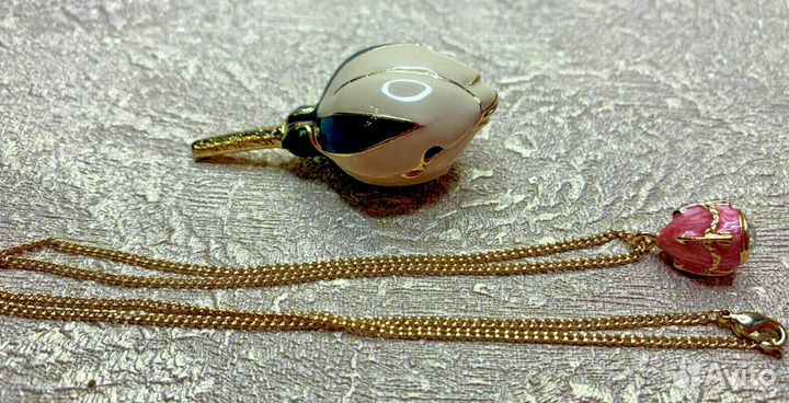 Яйцо пасхальное Фаберже с бутоном и подвеской