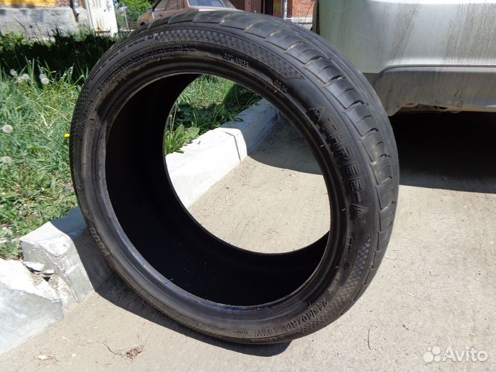 Atturo AZ600 245/40 R18