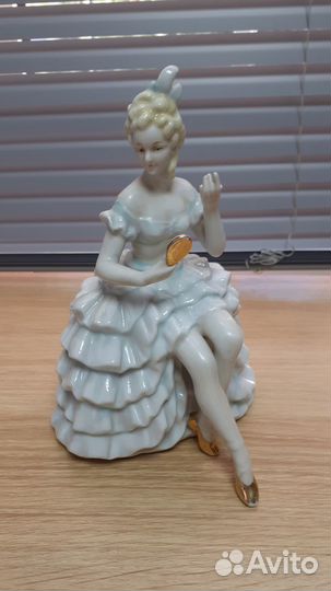 Статуэтка фарфоровая 