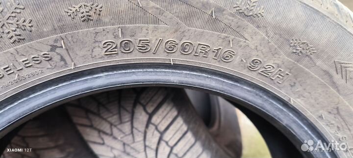 Roadmarch Winter XPro 888 205/60 R16 92H