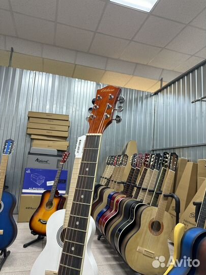 Электроакустическая гитара Elitaro