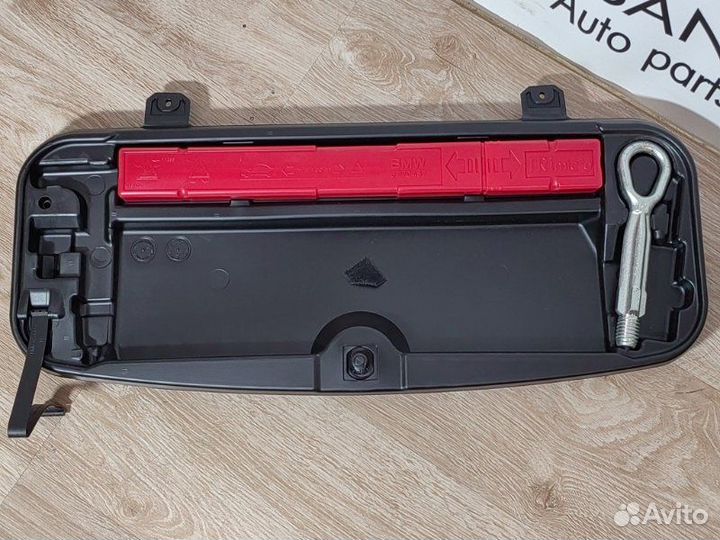 Ящик для инструментов Bmw 5 F10 N63B44 2011
