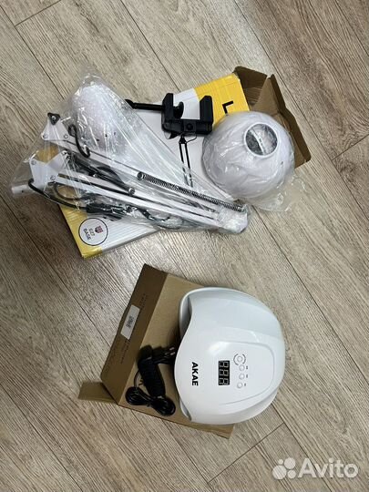 Лампа настольная и маникюрная