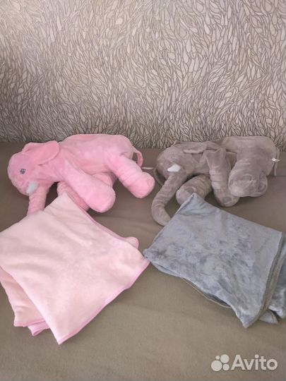 Слоны с пледами