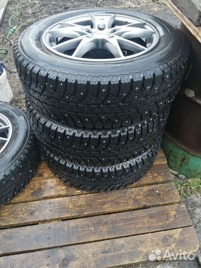 Bridgestone Ice Cruiser 7000S 195/65 R15 E