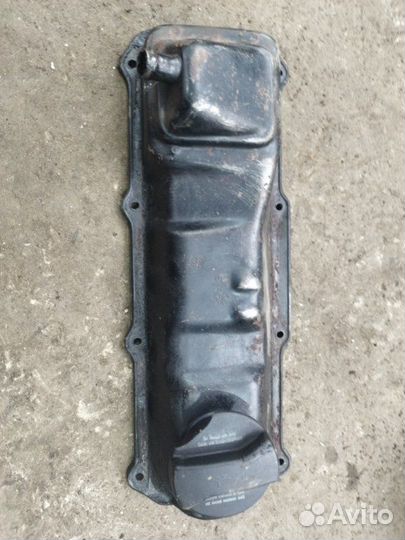 Крышка клапанная Volkswagen Passat BSD 1989