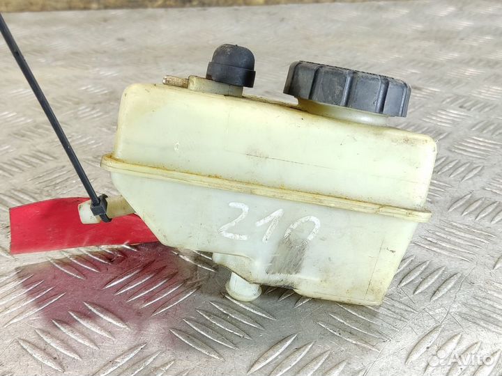 Бачок главного тормозного цилиндра E 210