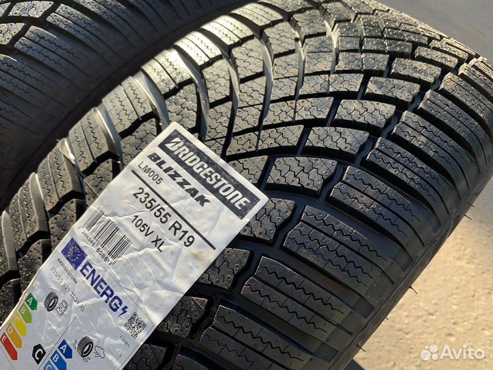 Bridgestone Blizzak LM-005 235/55 R19 105V