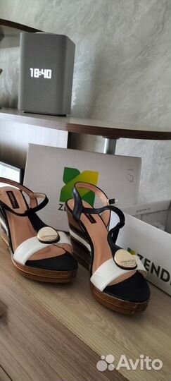 Продам босоножки