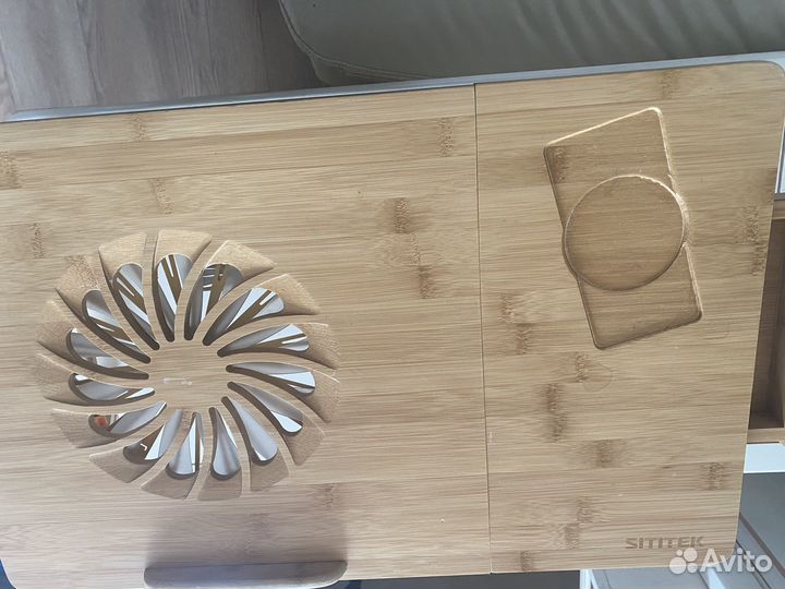 Компьютерный столик в кровать