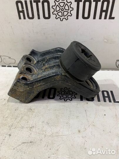 Кронштейн опоры двигателя правый Kia Sportage SL