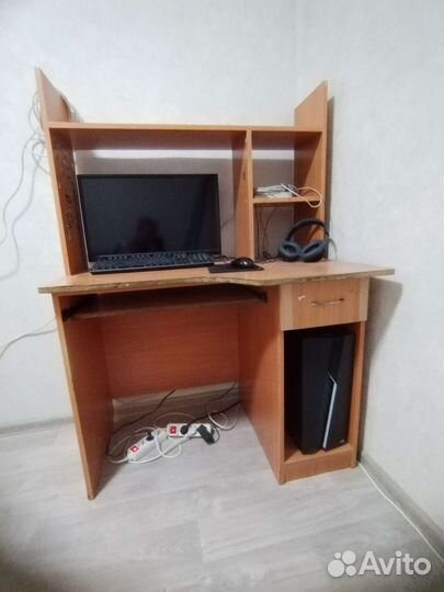 Компьютерный стол