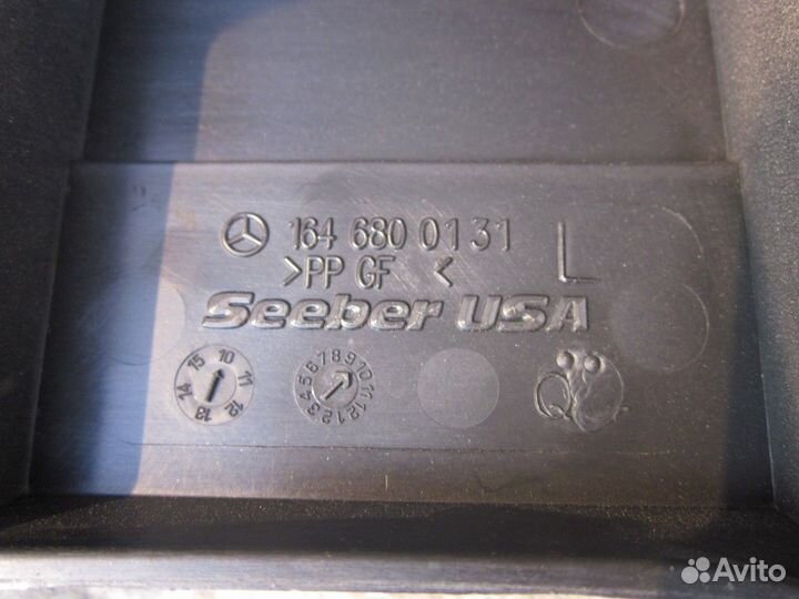 Направляющая крышки пола левая