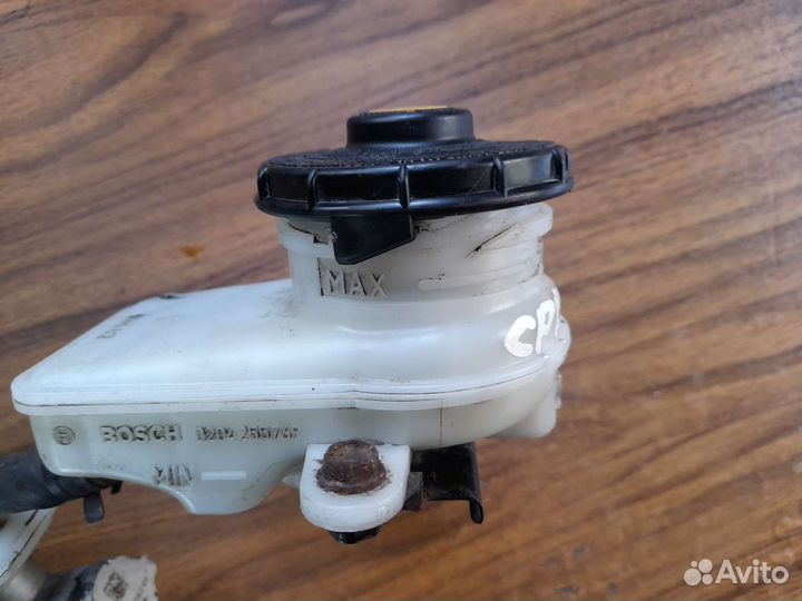 Главный тормозной цилиндр с бачком Хонда CRV 3