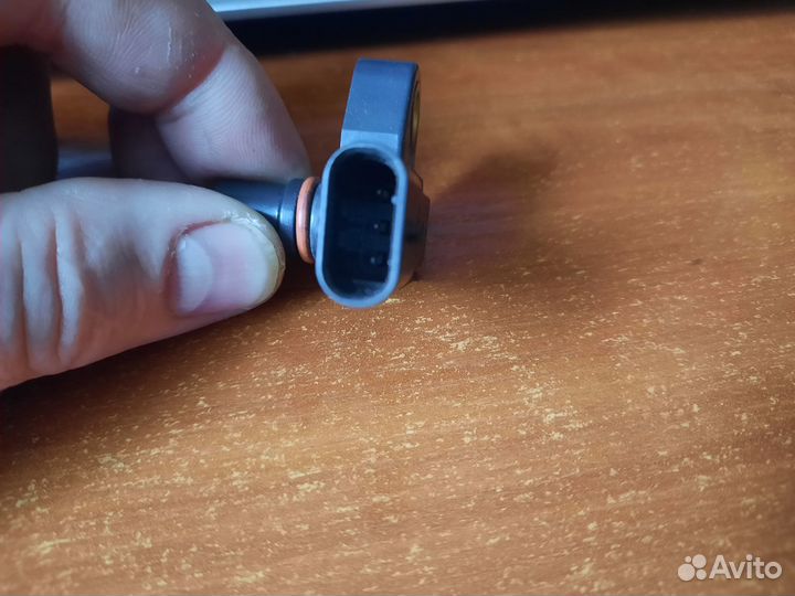 Датчик давления воздуха Mercedes a0081538928