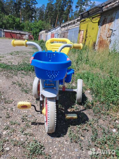 Трехколесный велосипед