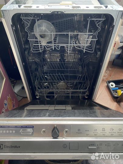 Посудомоечная машина Electrolux 45см