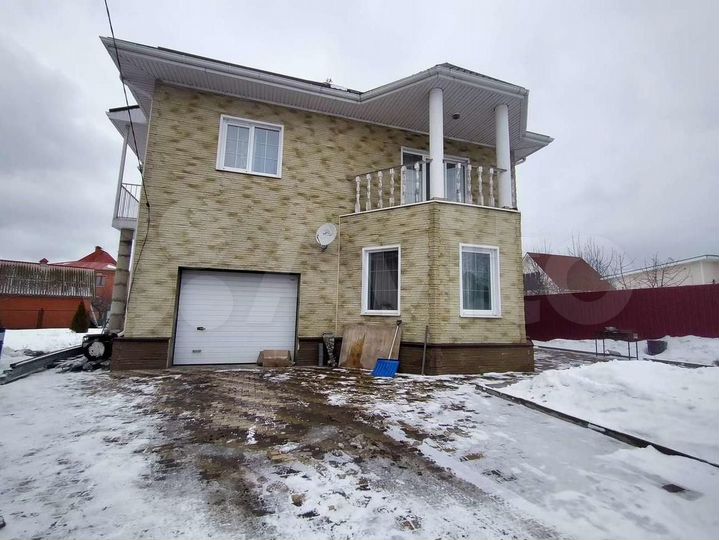 Коттедж 255 м² на участке 8 сот.