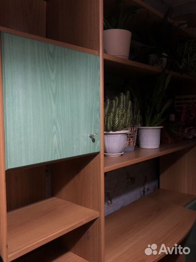 Уголок школьника. Стол со шкафчиками