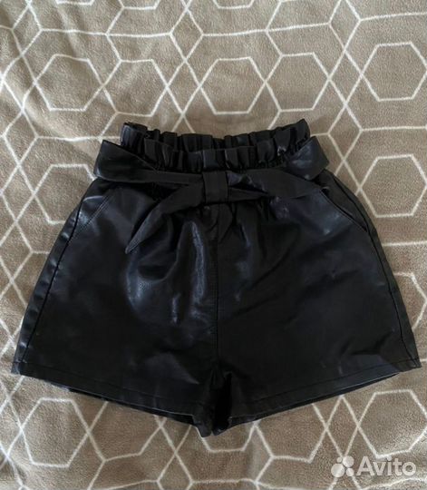 Шорты женские кожаные. 42-44 размер