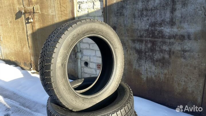 Goodyear Ice Navi 6 215/60 R17