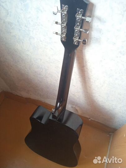 Акустическая гитара