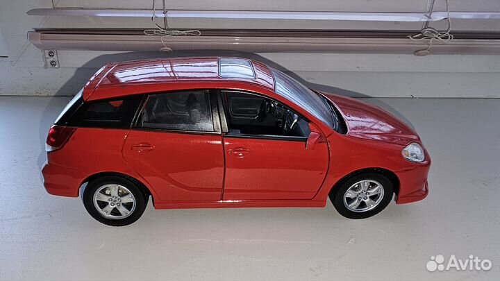 Модель Toyota Matrix 1:18