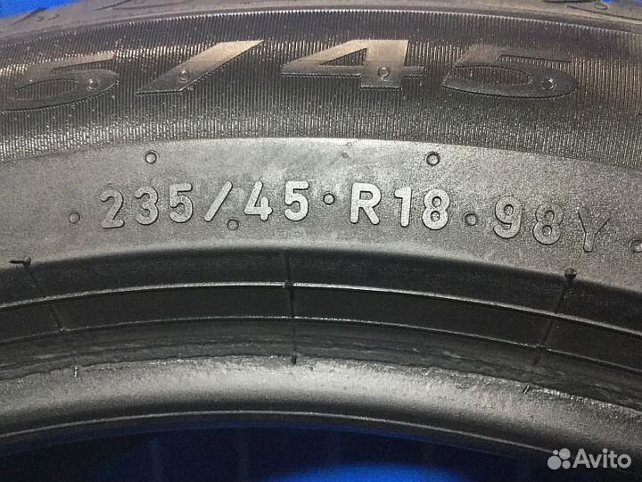 Pirelli Powergy 235/45 R18