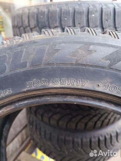 Bridgestone Blizzak Spike-01 235/55 R16 103T