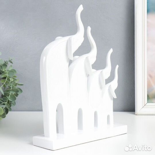 Сувенир полистоун 'Четыре слона' белый 7х24х32 см