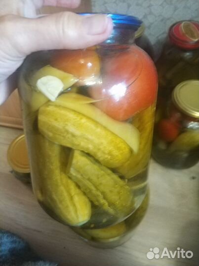 Варенье, соленые огурцы, соленья, сухофрукты