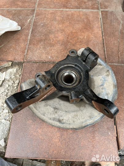 Кулак передний правый Mitsubishi