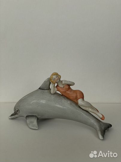 Фарфоровая статуэтка