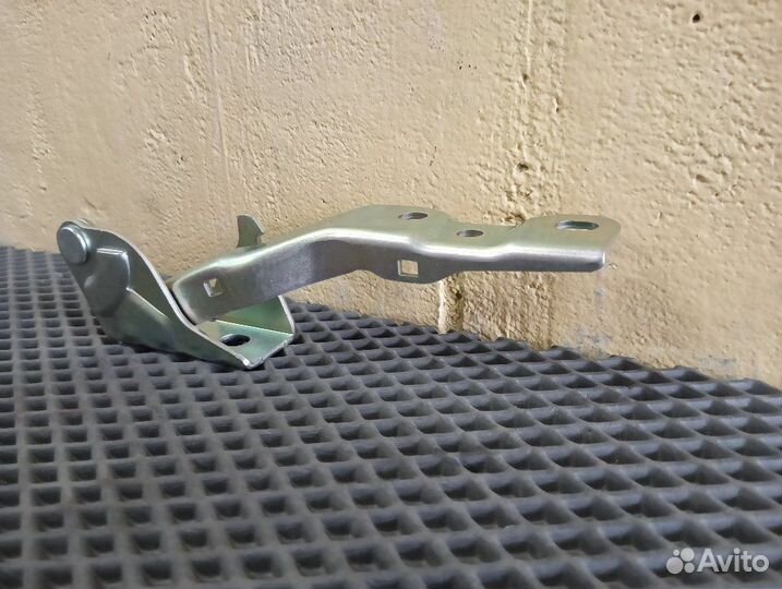 Петля капота правая Hyundai Matrix 2001