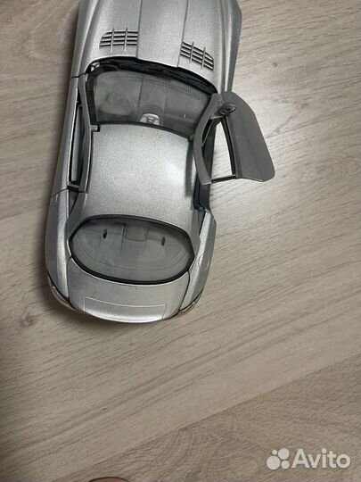 Модель 1/18 Mercedes-Benz SLR McLaren