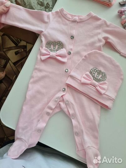 Комплект на выписку для девочки новый