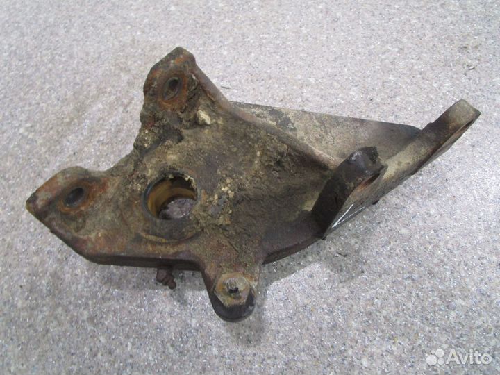 Кронштейн тормозного вала правый Scania 1738052