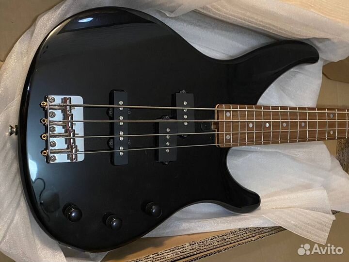 Бас гитара Yamaha trbx174