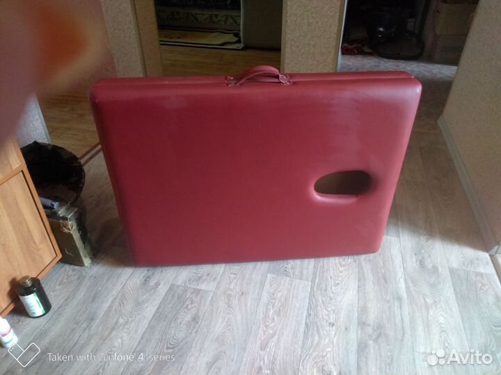 Кушетка для массажа с вырезом