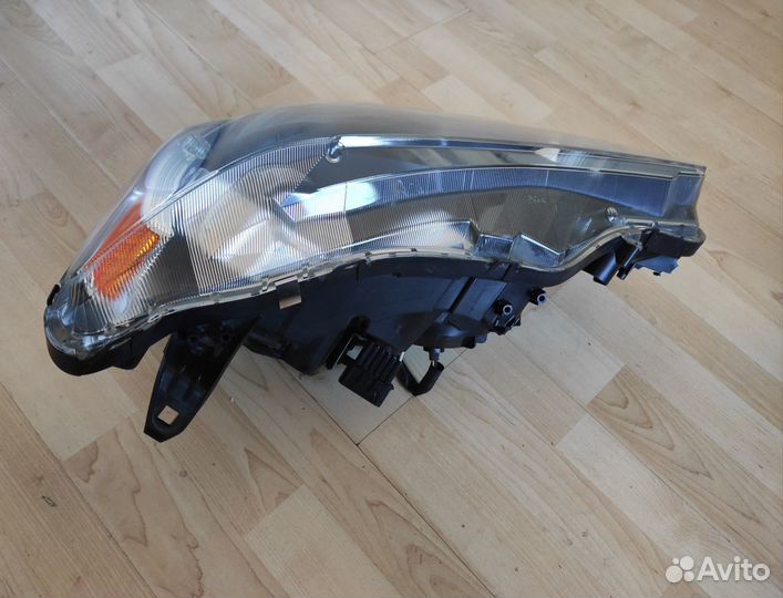 Фара левая Mitsubishi Outlander Lancer