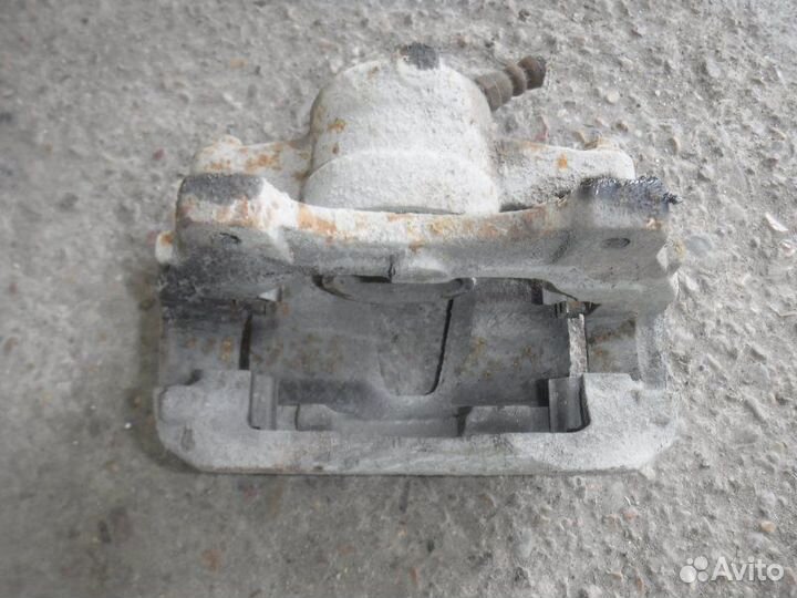 Суппорт передний левый Fiat Albea 1.4 2008