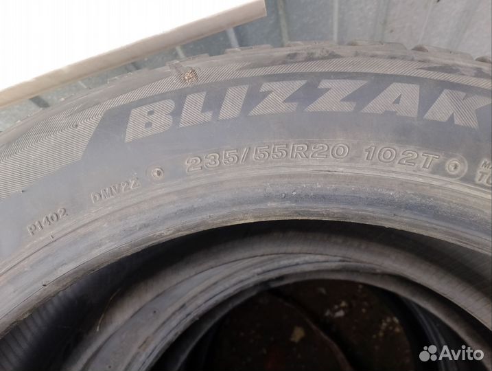 Bridgestone Blizzak DM-V2 235/55 R20 102T