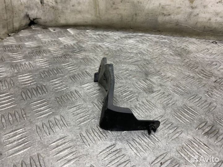 Брызговик задний правый Toyota Land Cruiser Prado