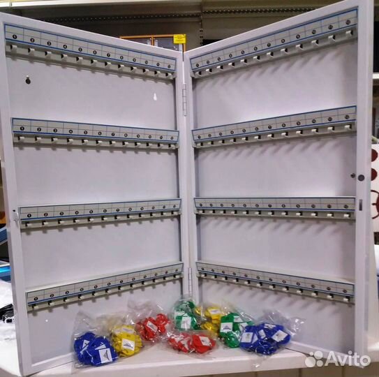 Ключница настенная металлическая на 72, 96, 120 кл