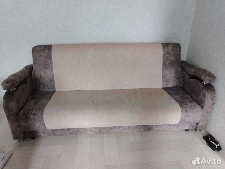 Комплект мягкой мебели в хорошем состоянии