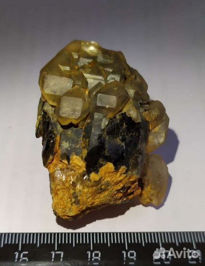 Дымчатый кварц замковой структуры, горный хрусталь