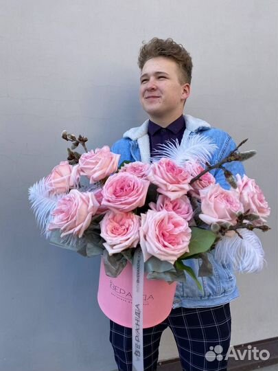 Пионовидные розы в коробке